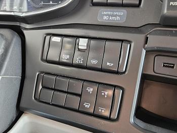 R580 / V8 6X2 / RETARDER / FULL AIR